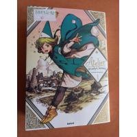 Okładka przedstawia wznoszącą się nad miastem dziewczynkę w zielonej pelerynie i szpiczastym kapeluszu.
