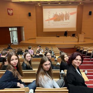 Klasa 2a na wykładzie na Uniwersytecie Łódzkim 