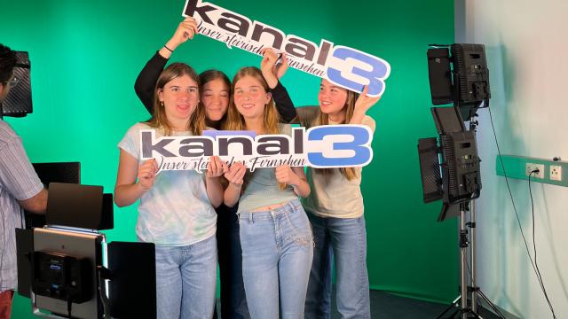 "Sprachwerkstatt" zu Besuch bei Kanal 3 