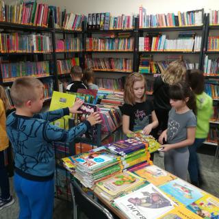 Międzynarodowy Dzień Postaci z Bajek w bibliotece szkolnej