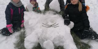 Výtvarná výchova so snehom v snehu :)