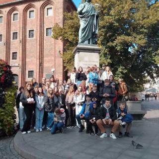 28 września klasy 8 b i 8 e były na Pokazach Fizycznych "O ciepłe", które odbyły się w Instytucie Fizyki przy UMK w Toruniu. Odwiedziliśmy również Mikołaja Kopernika.