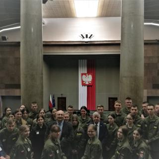 Kadeci z kaliskiej CWKM z wizytą w Sejmie i Pułku Reprezentacyjnym WP