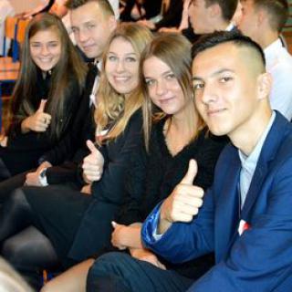 W III Liceum Ogólnokształcącym im. K. Kosińskiego w Kłobucku zakończyła się realizacja projektu edukacyjnego MEN „Godność, Wolność, Niepodległość”