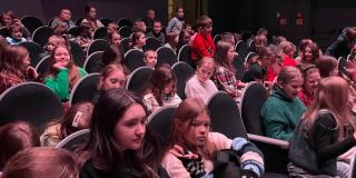 Mikołajki - klasy piąte w teatrze Syrena