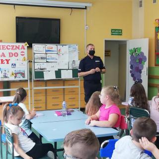 „Bezpieczna droga do szkoły” – spotkanie z przedstawicielem KPP w Sulęcinie