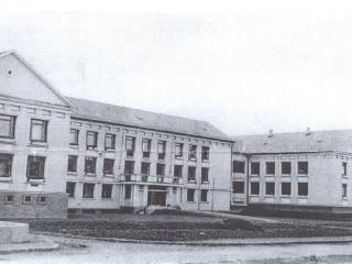 Foto školy z roku 1956