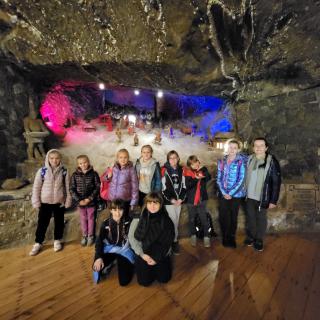 Uczniowie klas czwartych zwiedzili najstarszą w Polsce kopalnię soli kamiennej