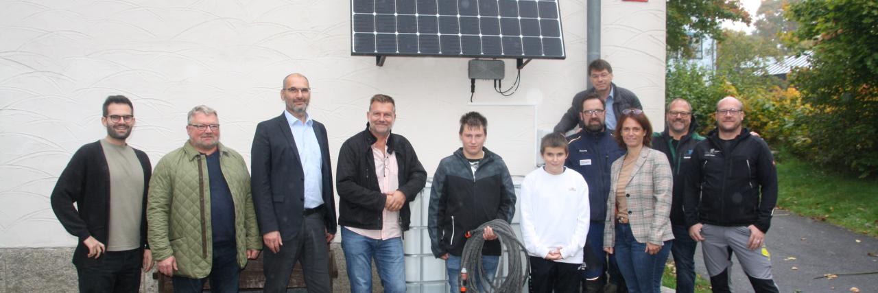 Solarpanel der Dr.-Franz-Bogner-Mittelschule –  nachhaltige Energiegewinnung zur Bewässerung des Schulgartens 