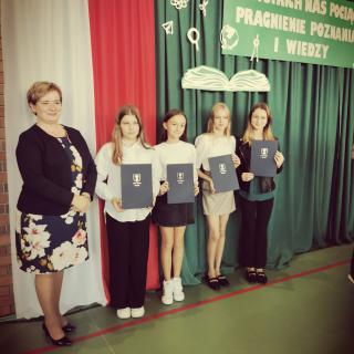 Nagrody Wójta Gminy Sieradz za wysokie wyniki w nauce w roku szkolnym 2022/2023
