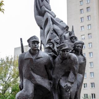 Uroczystość odsłonięcia i poświęcenia pomnika Żołnierzy Batalionów Chłopskich i Ludowego Związku Kobiet