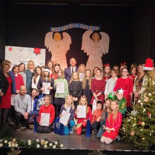 Uczennica klasy VIII wyróżniona w IX edycji Konkursu Piosenki Świątecznej w Szczawnicy