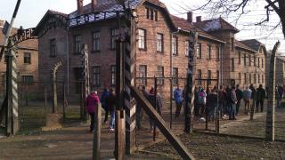 "Ludzie ludziom zgotowali ten los". Lekcja tragicznej historii - Państwowe Muzeum Auschwitz-Birkenau.