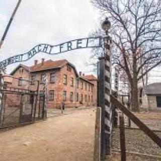82. rocznica przybycia do niemieckiego obozu zagłady KL Auschwitz pierwszego transportu więźniów