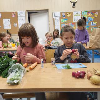 Jesienny zjazd warzywnych ludków w klasie 1b