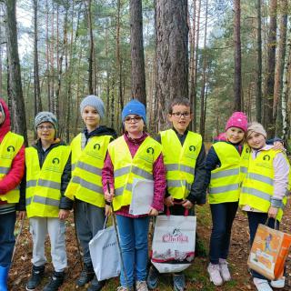 Wyjście uczniów klasy II do lasu