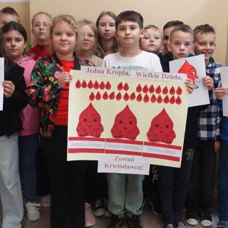Dni Honorowego Krwiodawstwa PCK: Uczniowie angażują się w szlachetną misję ratowania życia