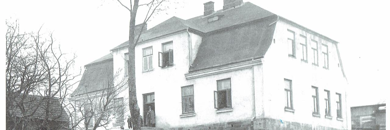 1887 